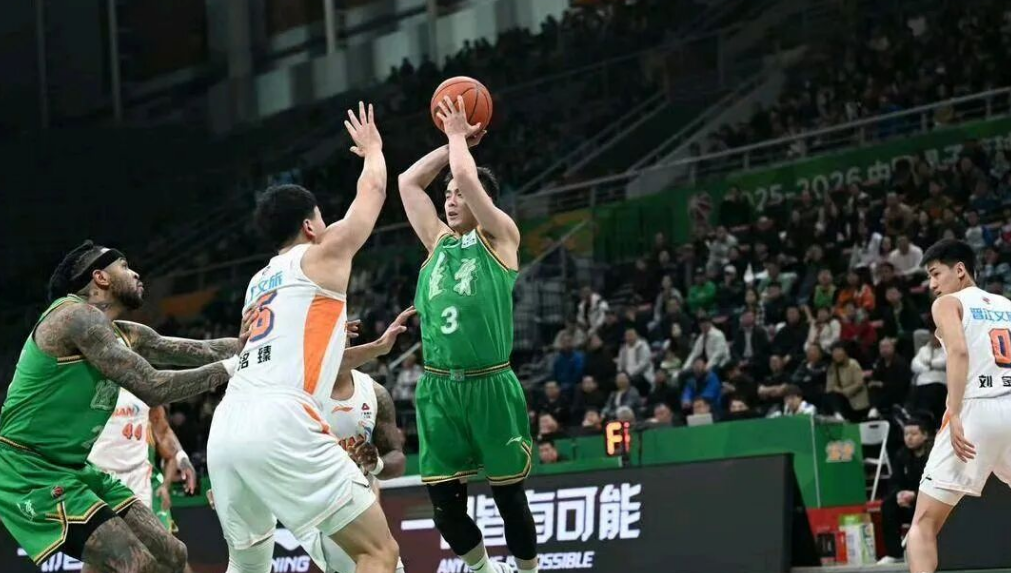 开云体育-辽宁男篮战胜福建男篮，赛后收获三大惊喜，新大外无缝衔接，冲击八强